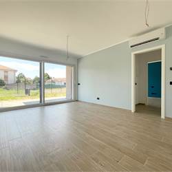 Nuovo bilocale con giardino e box