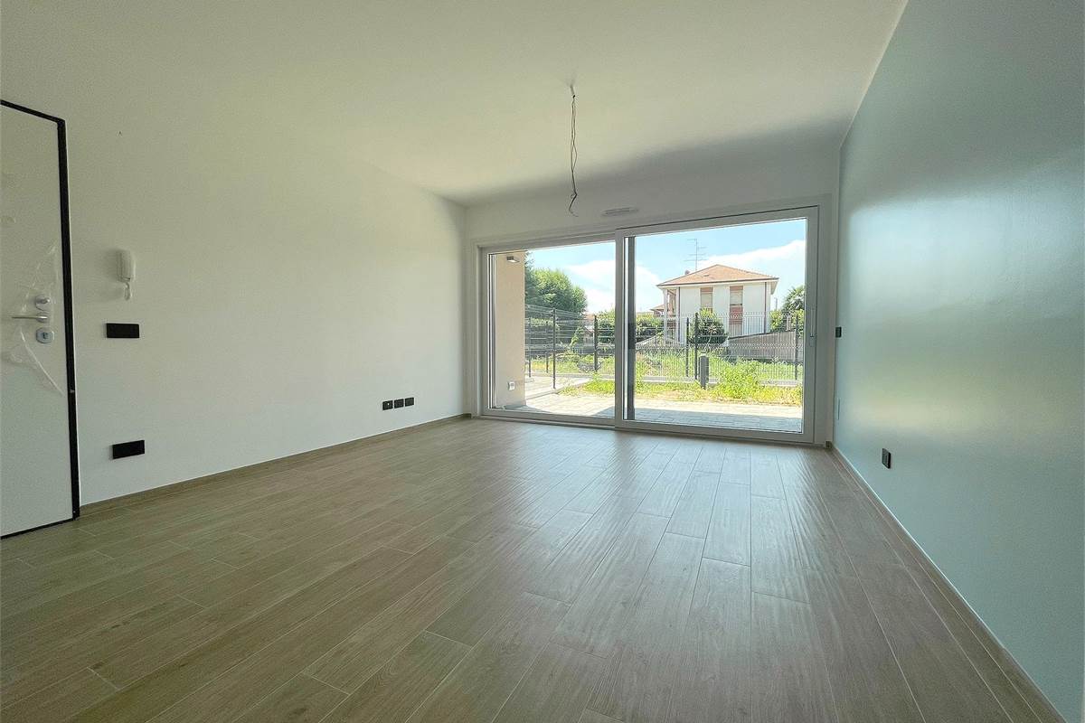 Nuovo bilocale con giardino e box