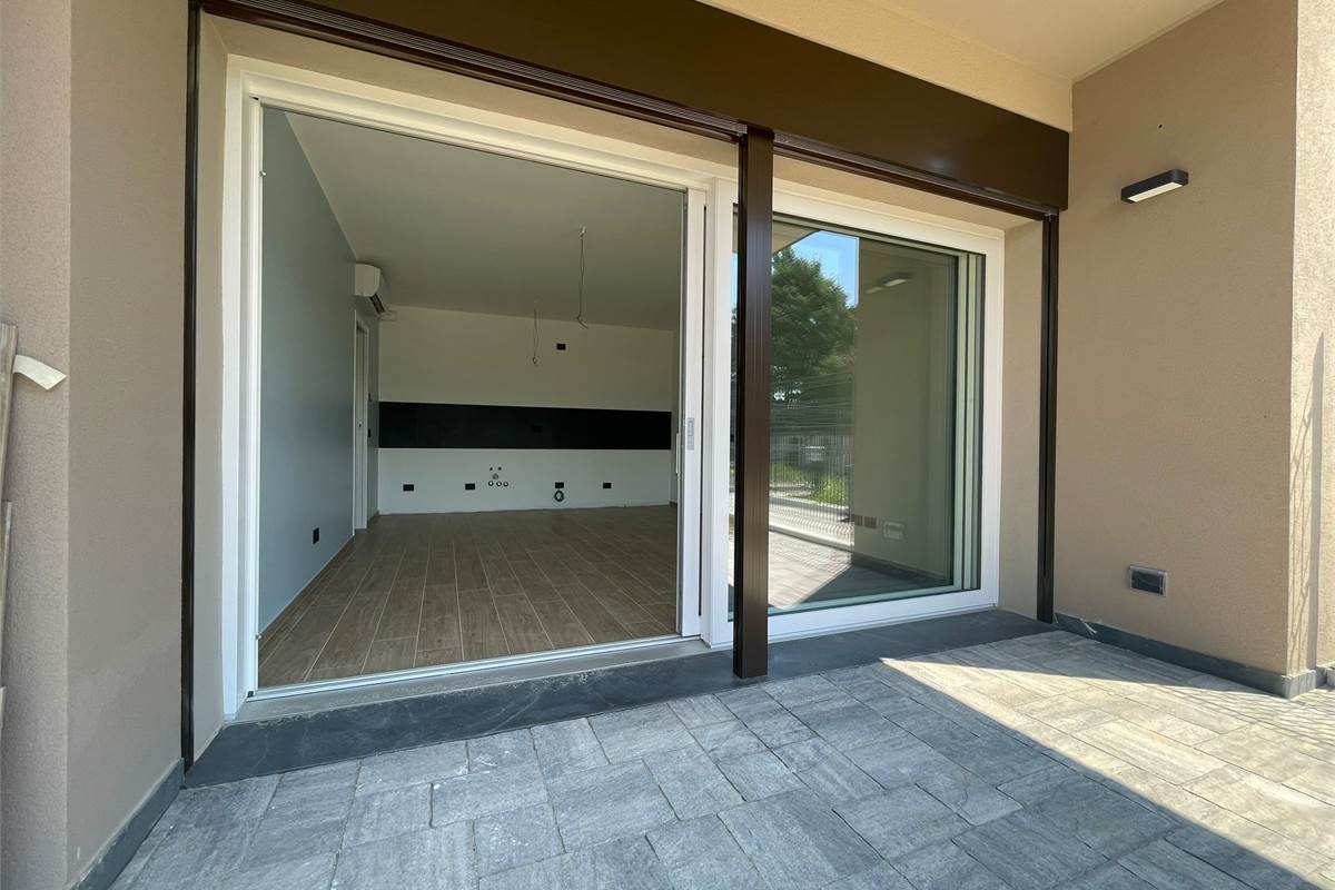 Nuovo bilocale con giardino e box