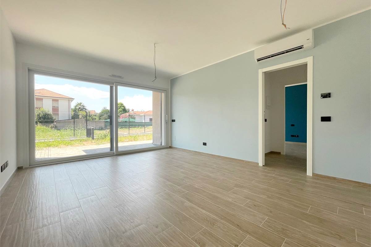 Nuovo bilocale con giardino e box