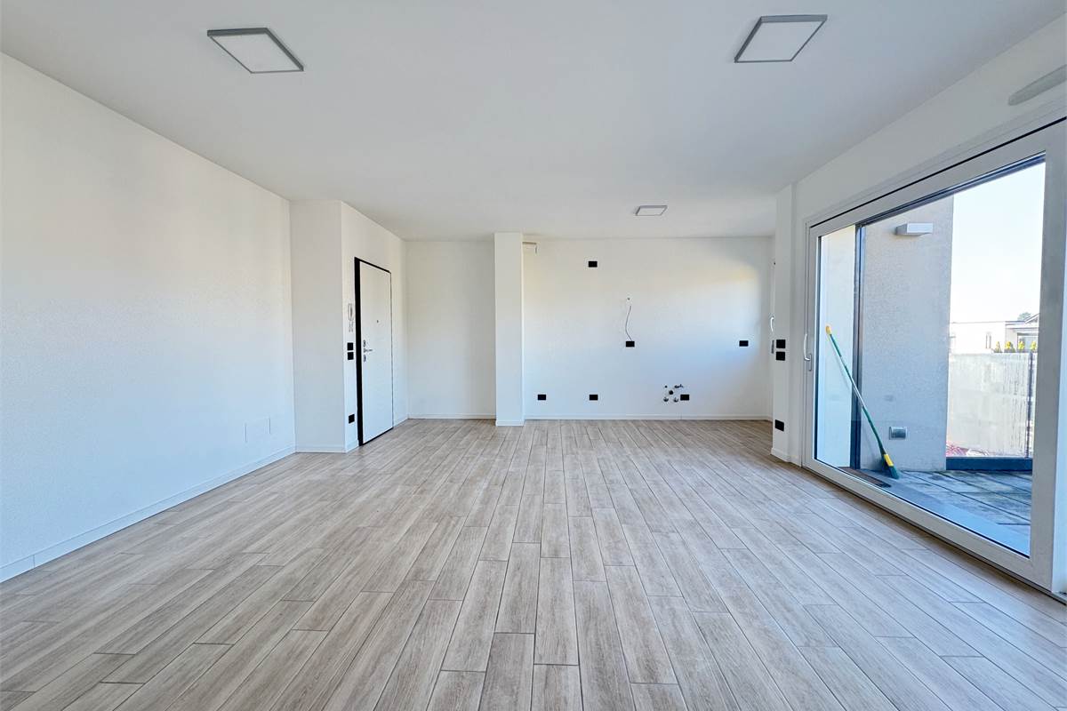 Trilocale con terrazzo e box