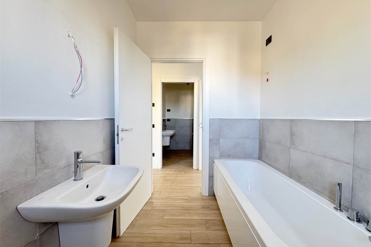 Trilocale con terrazzo e box