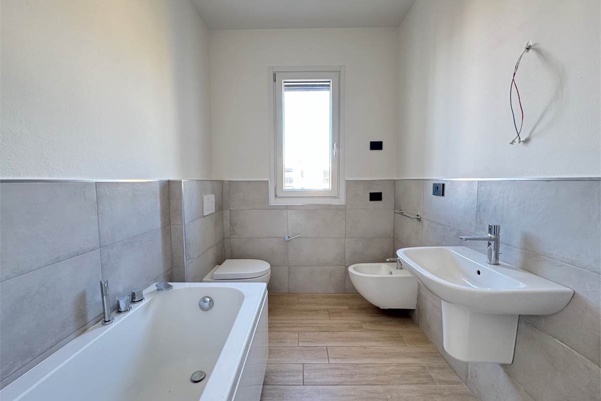 Trilocale con terrazzo e box