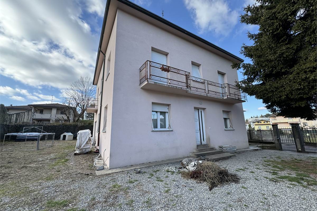 Villa indipendente con giardino