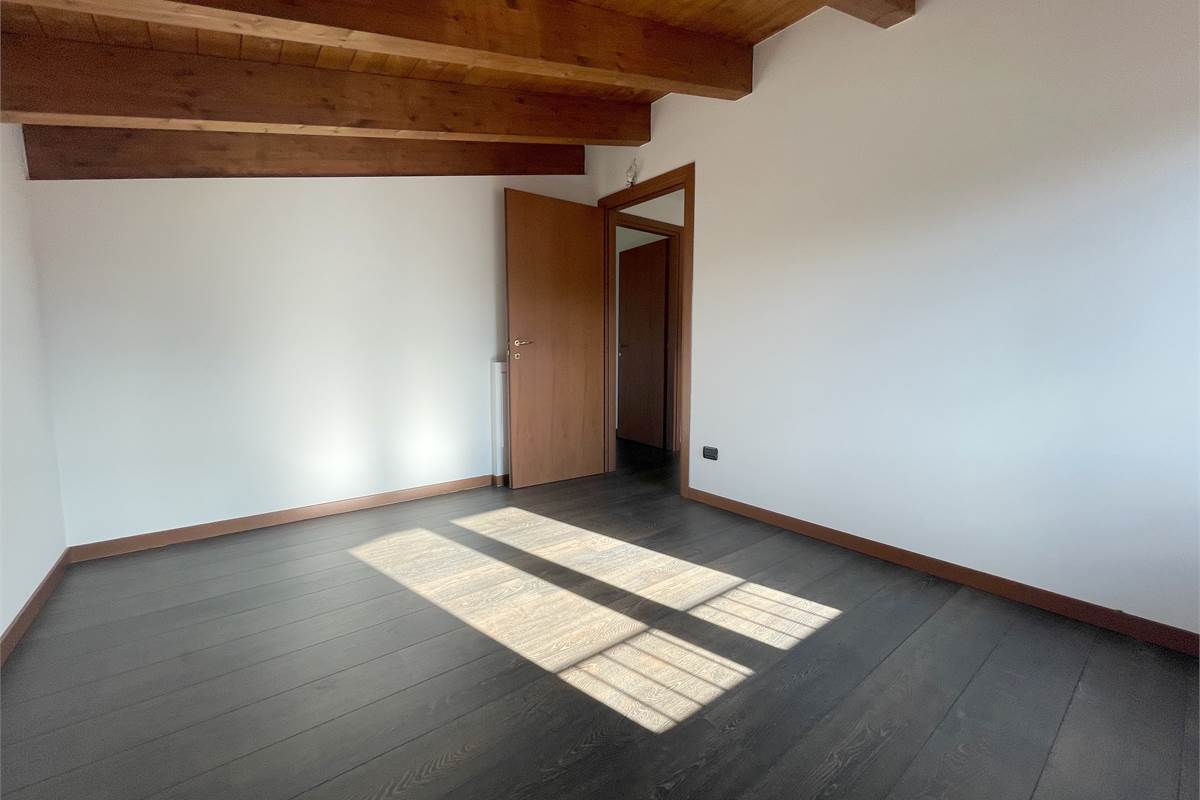 Moderna villetta a schiera di testa