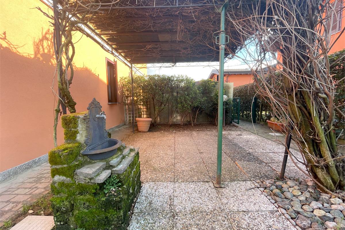 Moderna villetta a schiera di testa