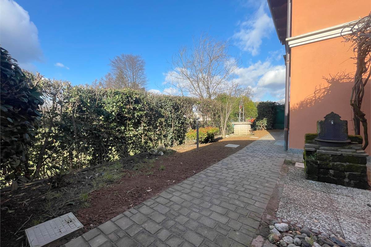 Moderna villetta a schiera di testa