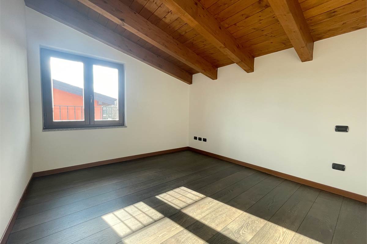 Moderna villetta a schiera di testa