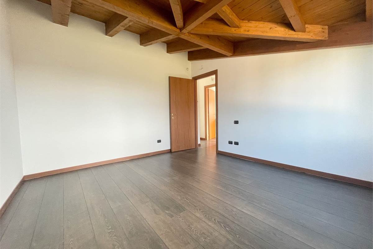 Moderna villetta a schiera di testa