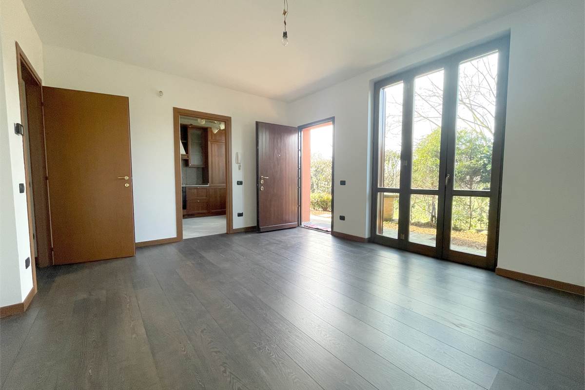 Moderna villetta a schiera di testa