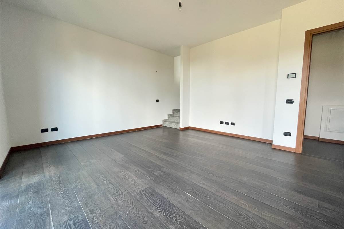 Moderna villetta a schiera di testa