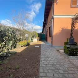 Moderna villetta a schiera di testa