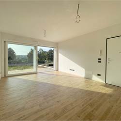 Nuovo bilocale con giardino e box