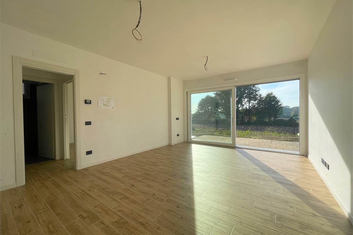 Nuovo bilocale con giardino e box