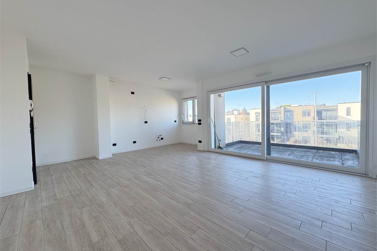 Trilocale con terrazzo e box