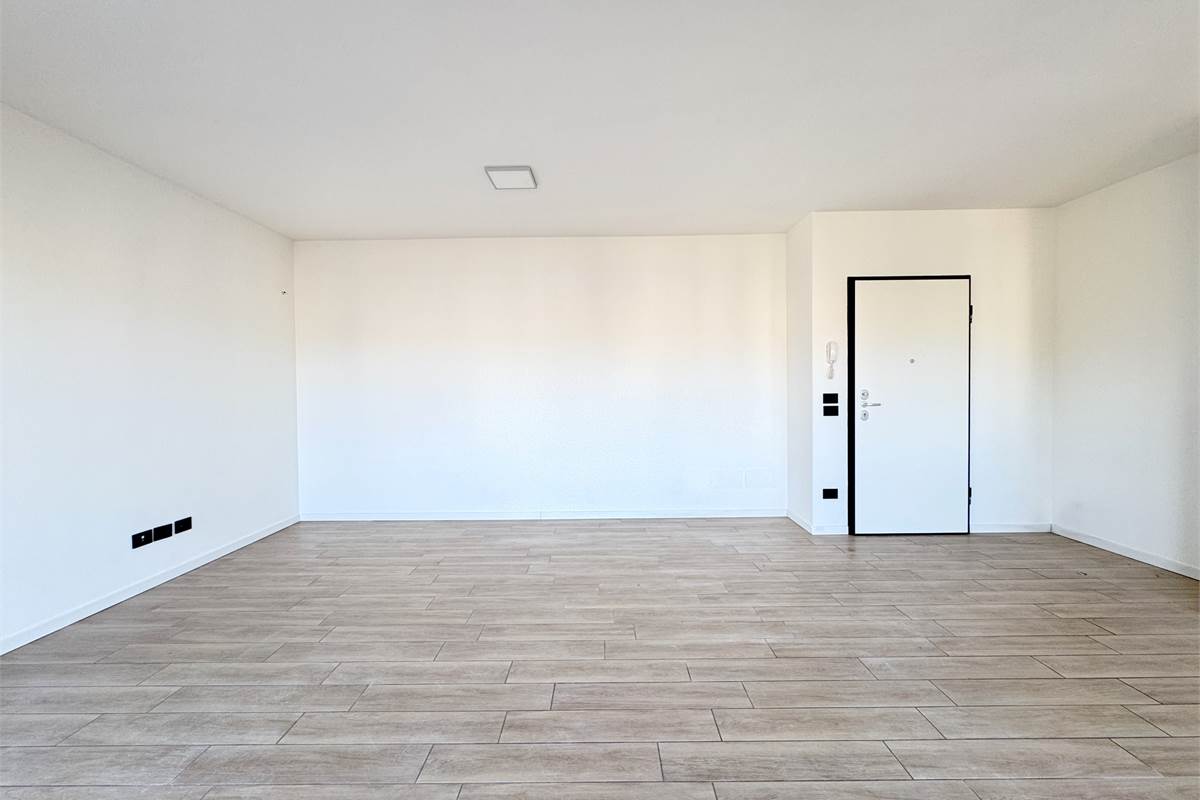 Trilocale con terrazzo e box