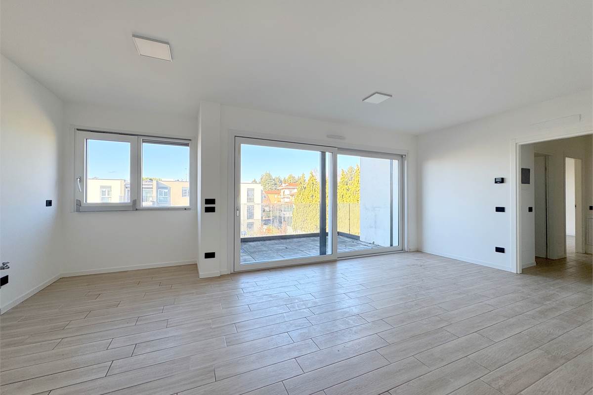 Trilocale con terrazzo e box