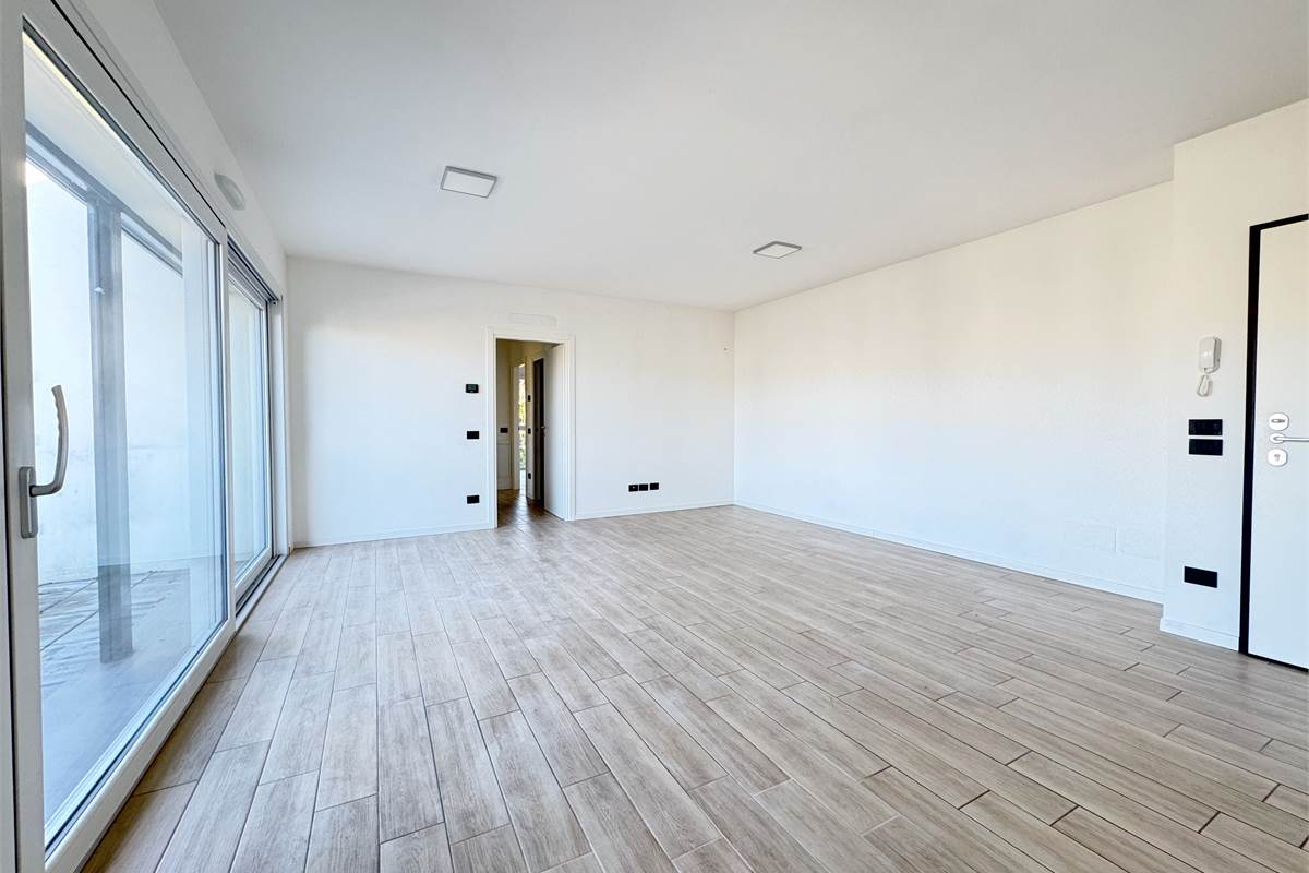 Trilocale con terrazzo e box