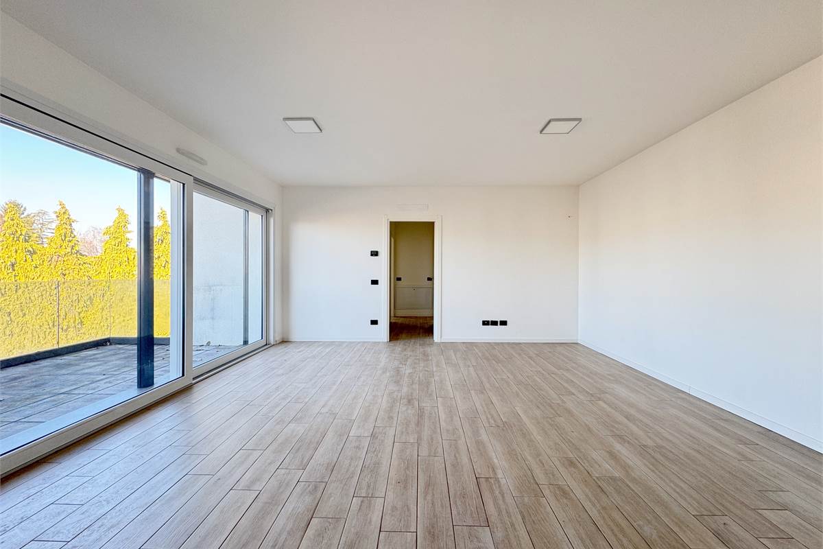 Trilocale con terrazzo e box