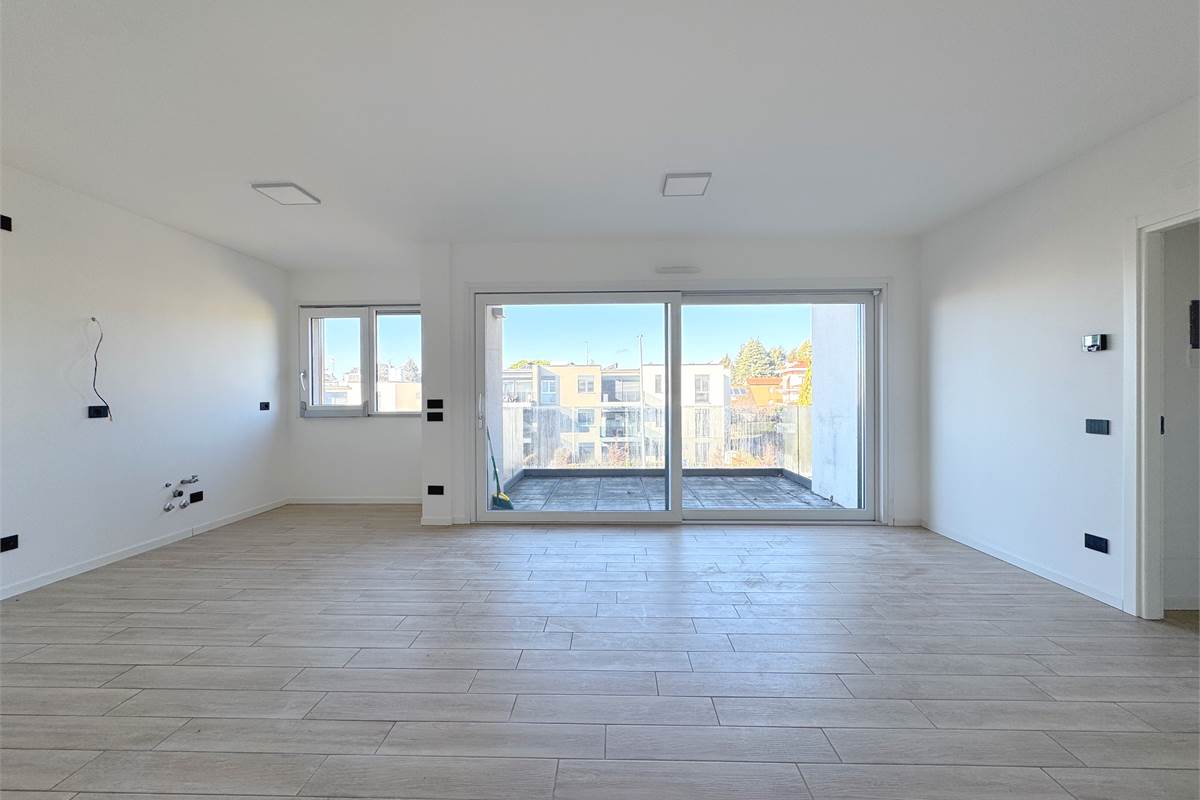 Trilocale con terrazzo e box