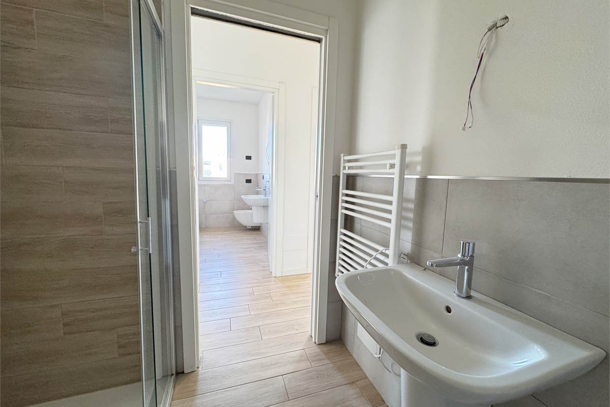 Trilocale con terrazzo e box