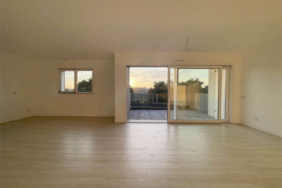 Nuovo trilocale ultimo piano con terrazzo e box