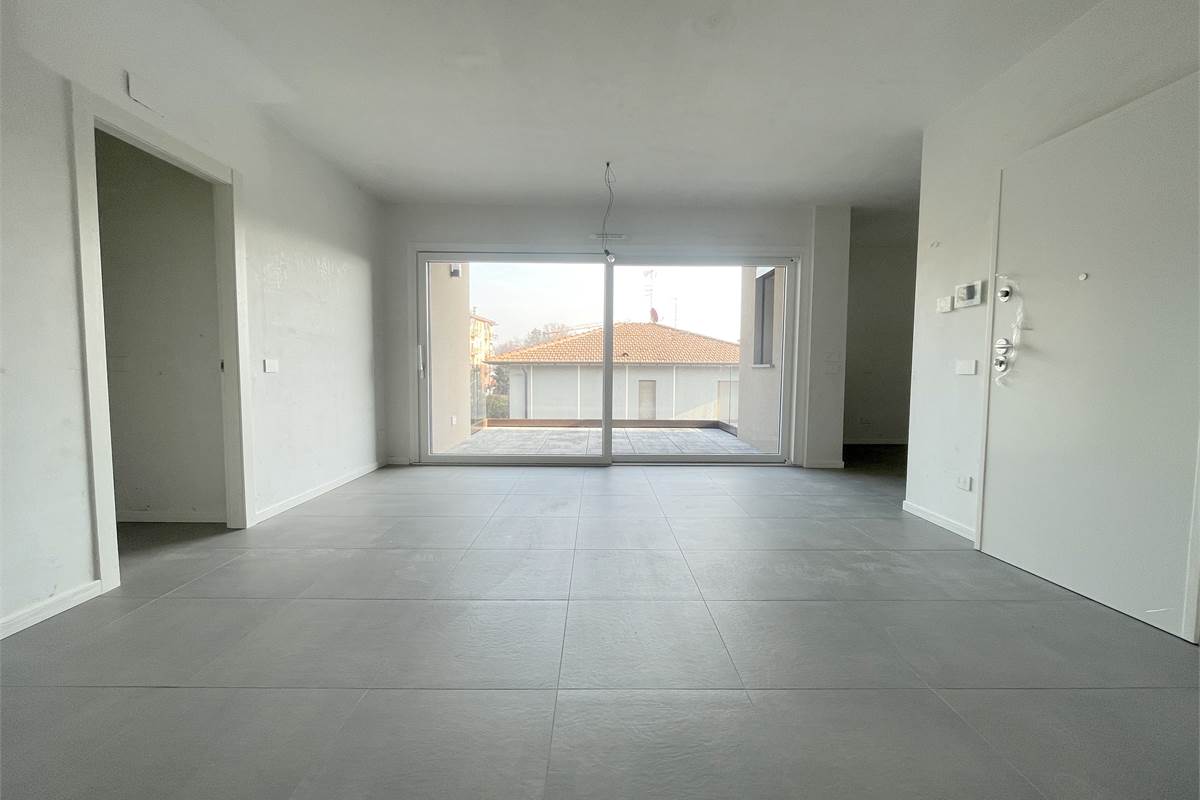 Nuovo trilocale con terrazzo