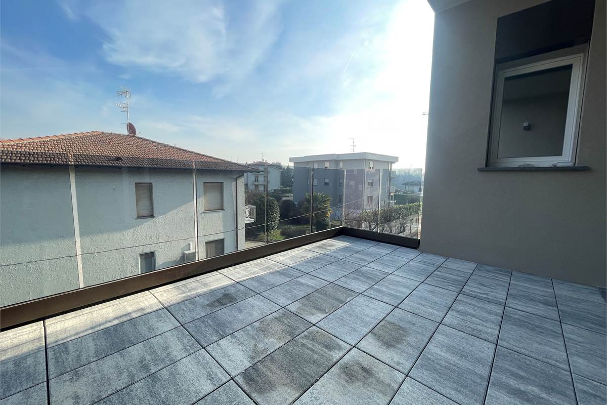 Nuovo trilocale con terrazzo