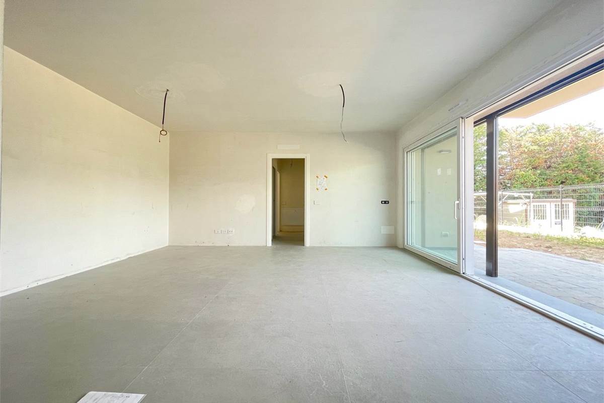 Nuovo trilocale con giardino e box