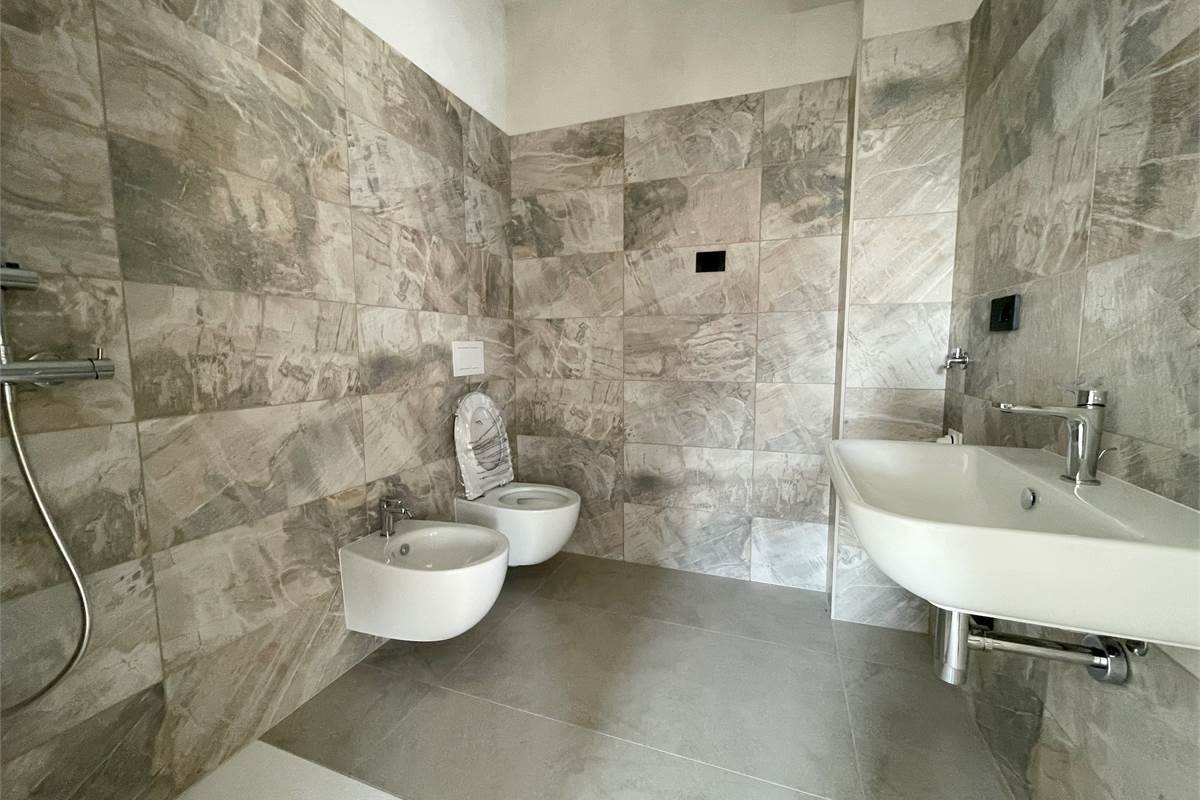 Nuovo trilocale con giardino e box