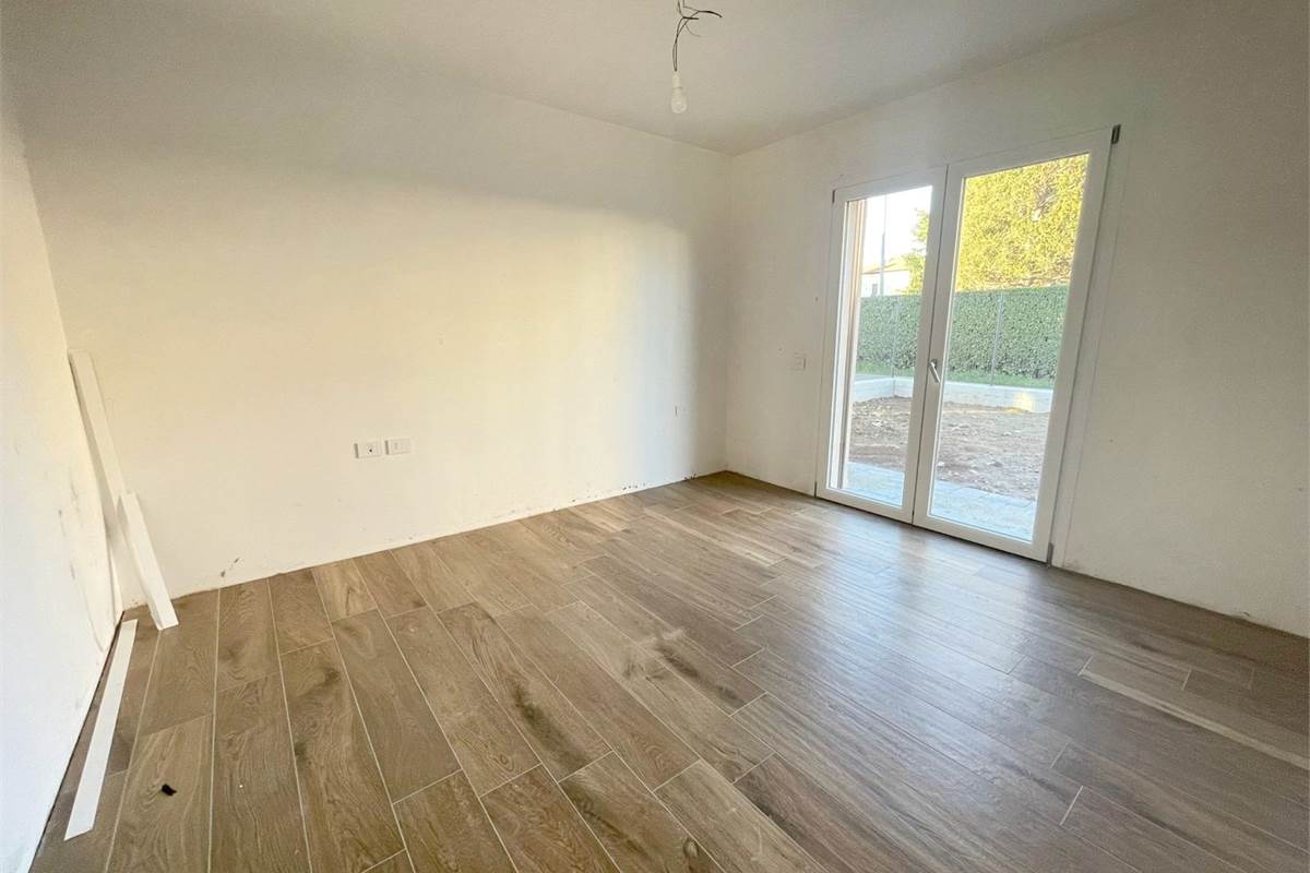 Nuovo trilocale con giardino