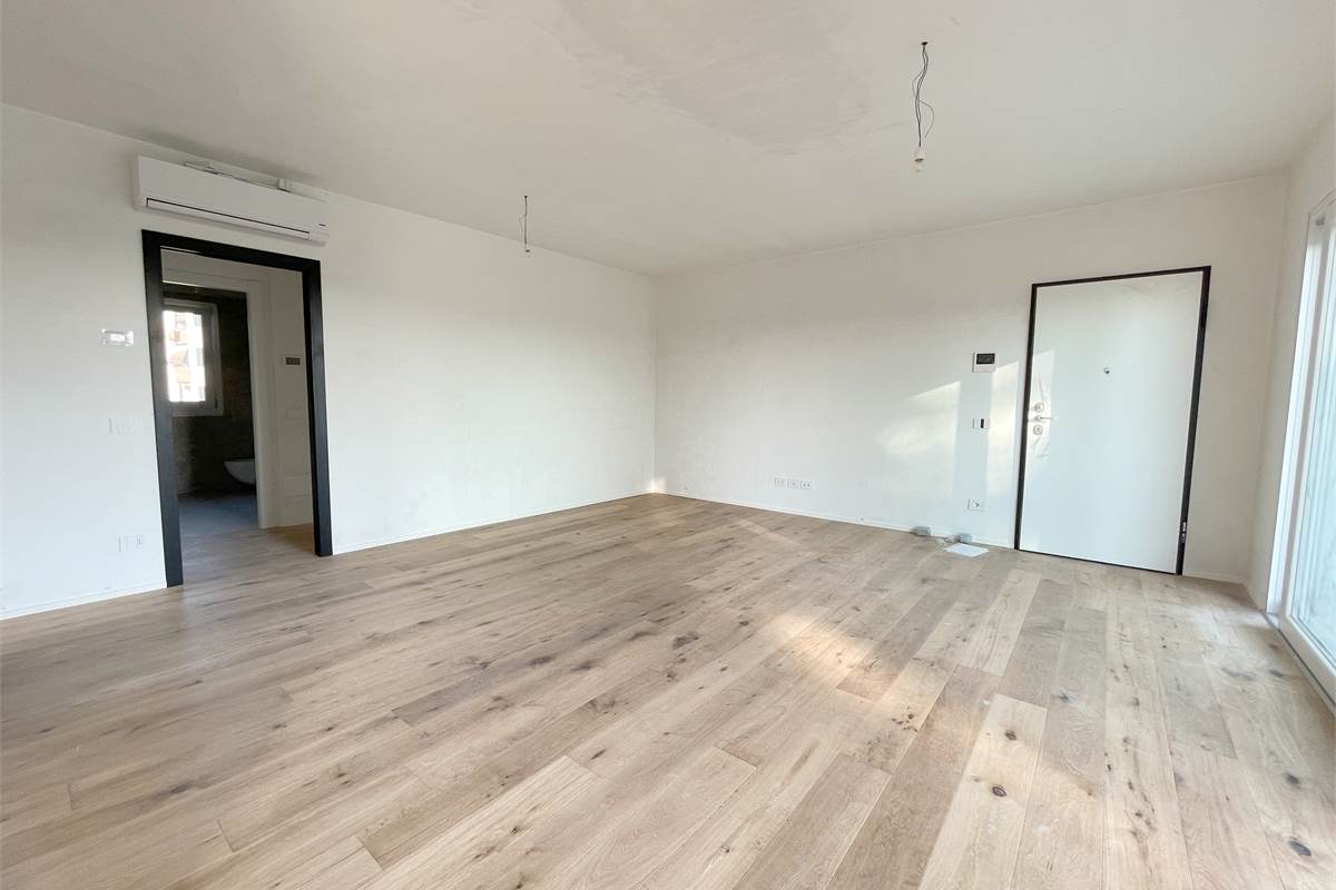 Nuovo trilocale con terrazzo e box