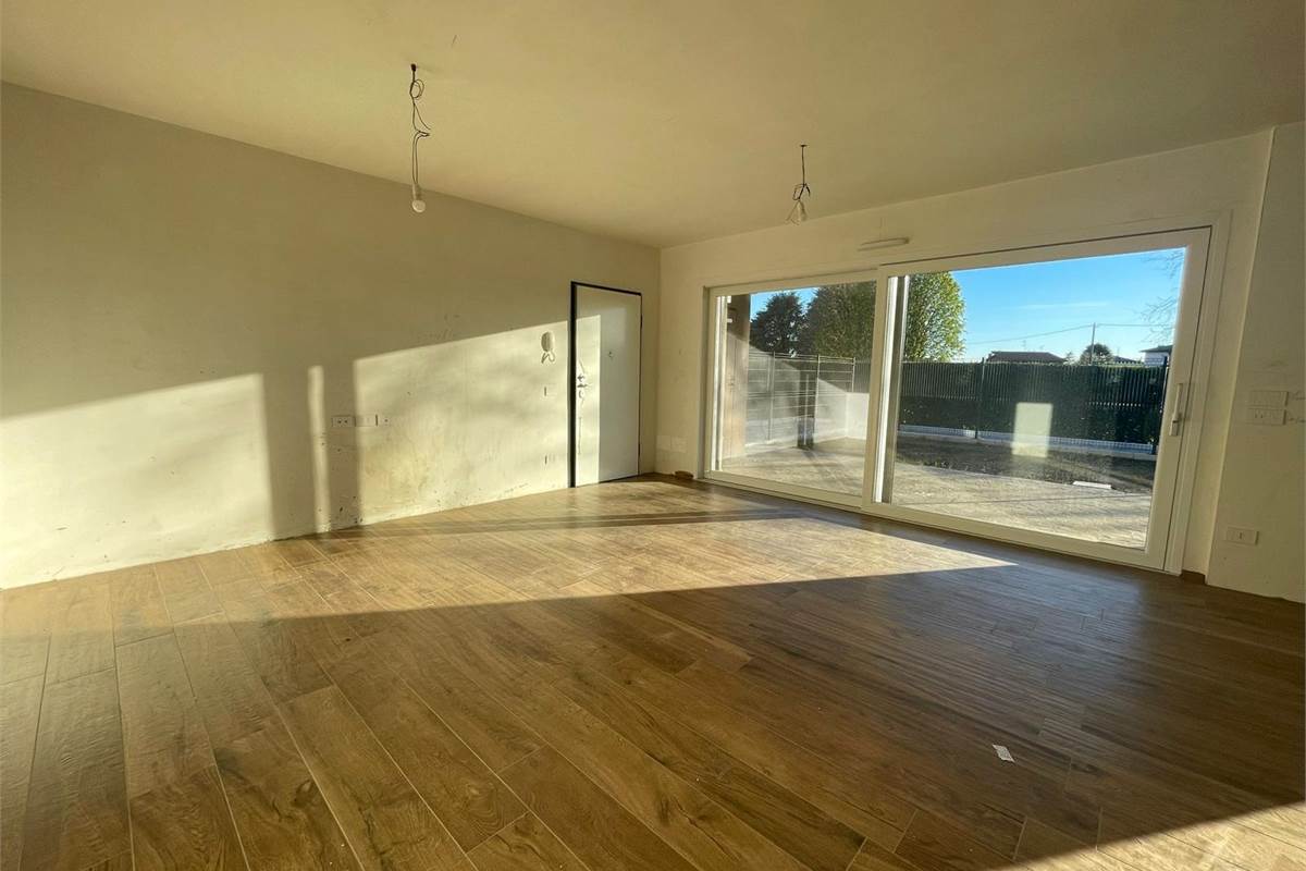 Nuovo trilocale con giardino