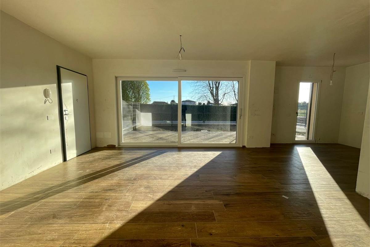 Nuovo trilocale con giardino