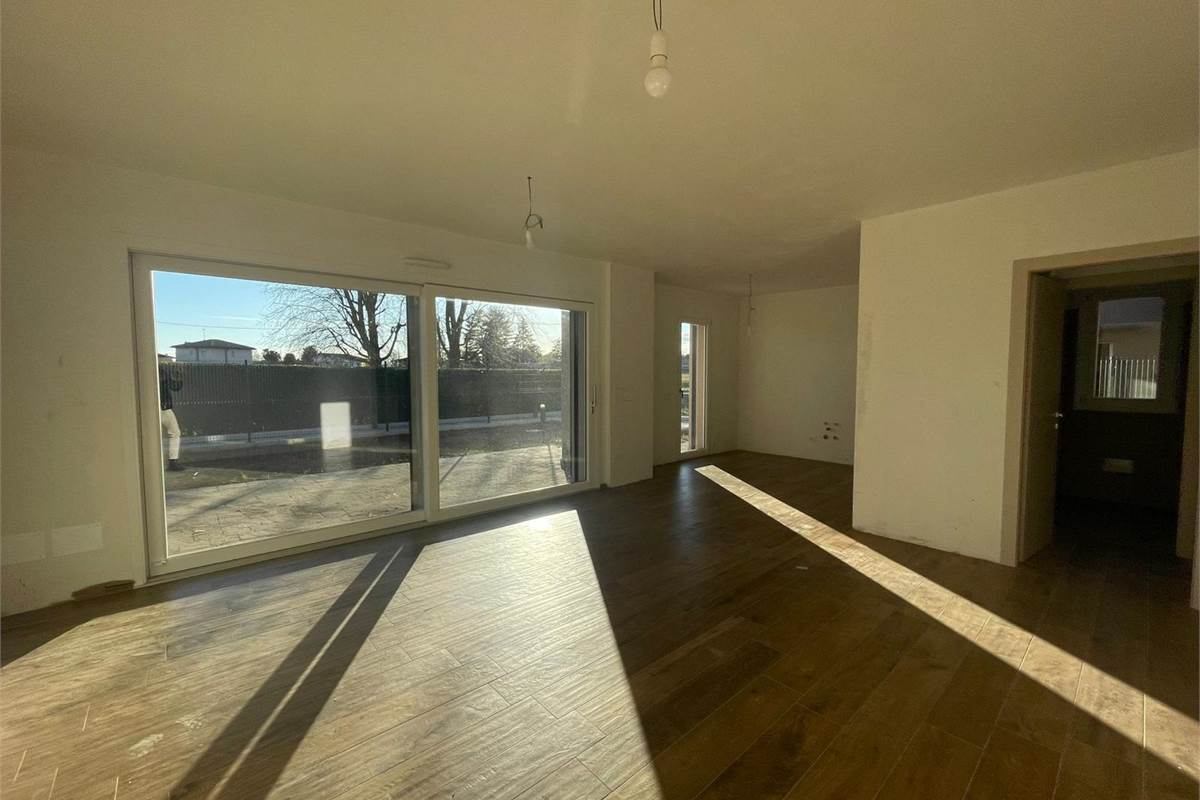 Nuovo trilocale con giardino