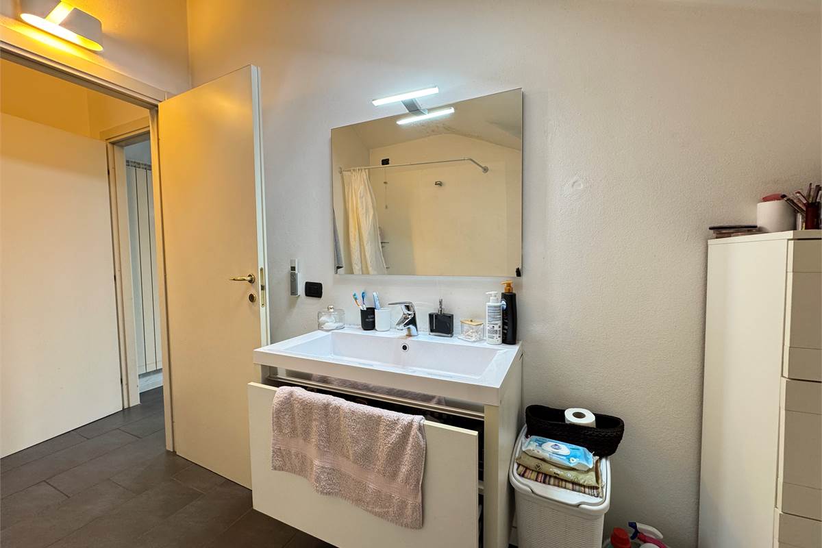 Ampio trilocale con terrazzo e box