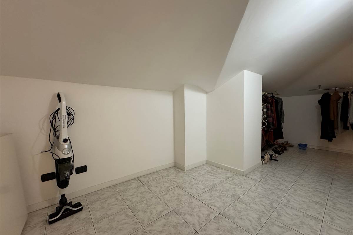 Ampio trilocale con terrazzo e box