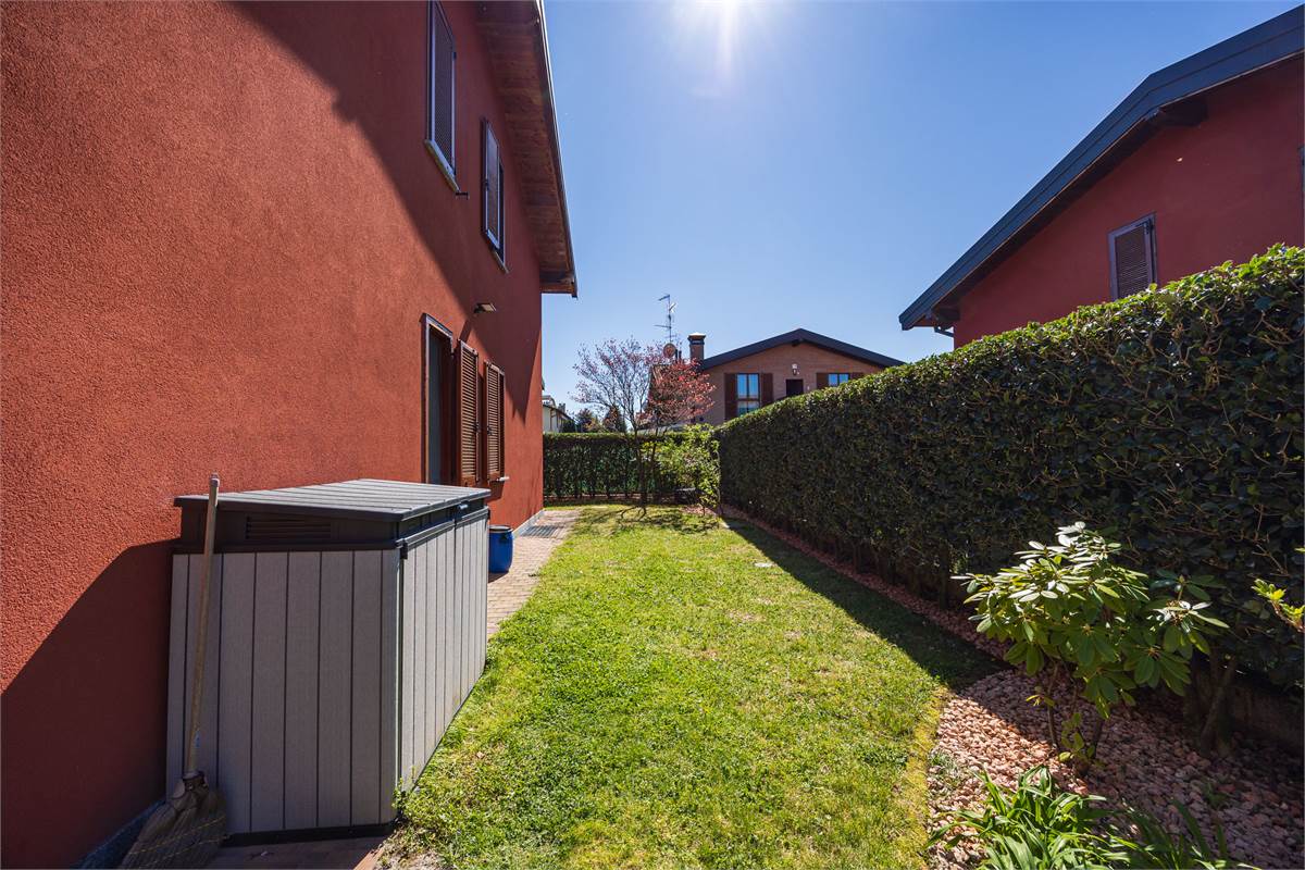 Trilocale con giardino e box doppio