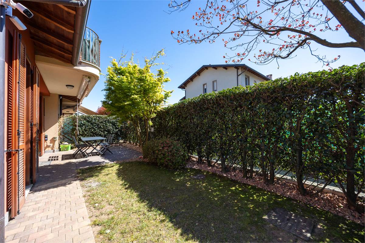 Trilocale con giardino e box doppio