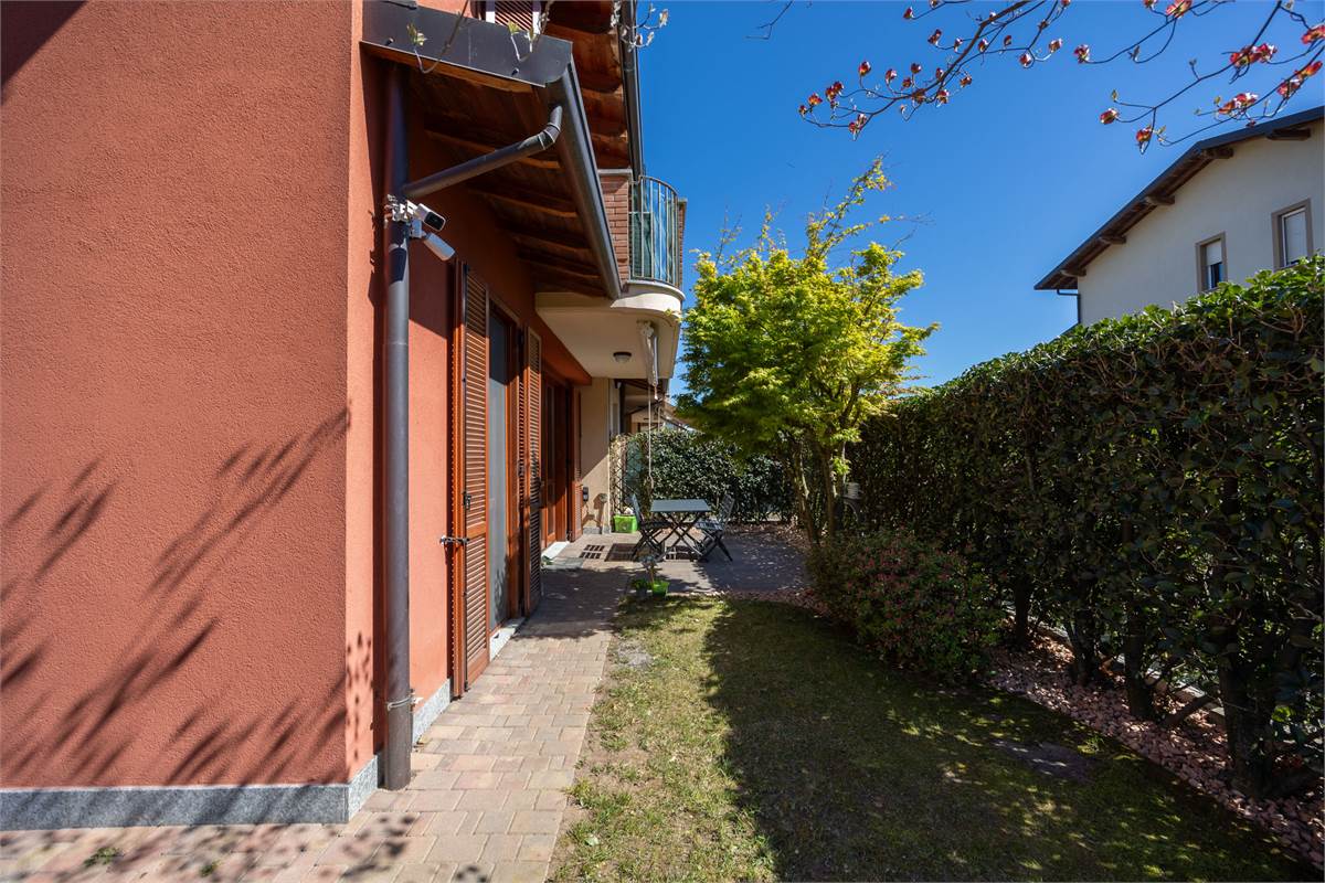 Trilocale con giardino e box doppio