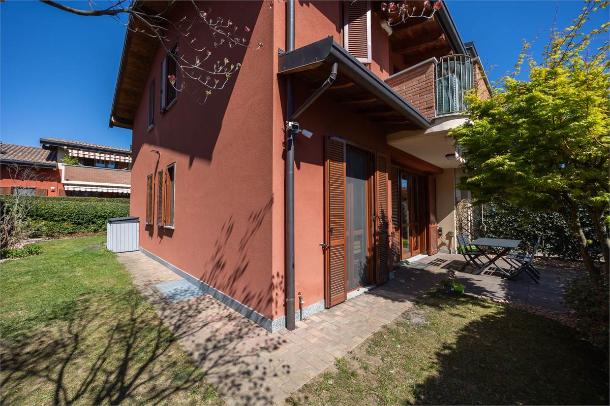 Trilocale con giardino e box doppio