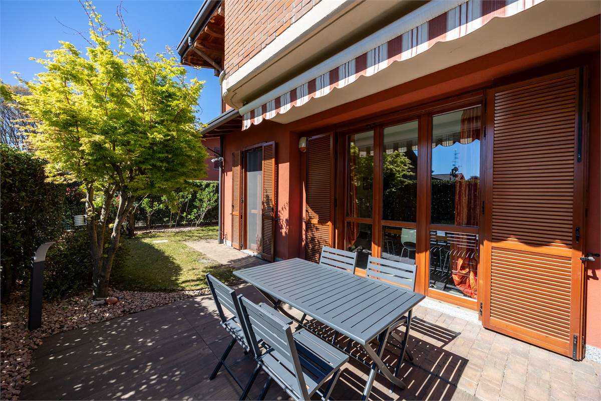 Trilocale con giardino e box doppio