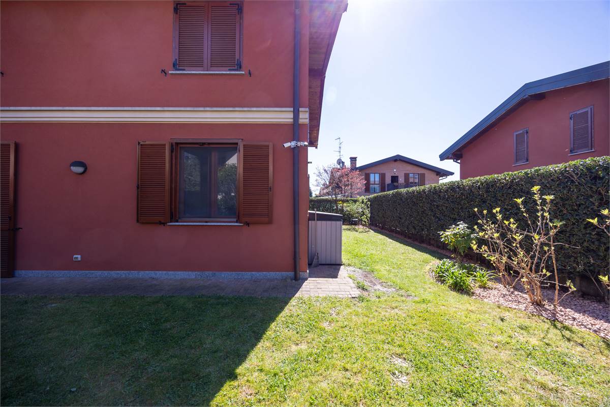 Trilocale con giardino e box doppio