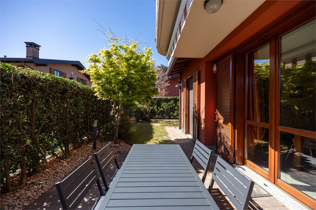 Trilocale con giardino e box doppio