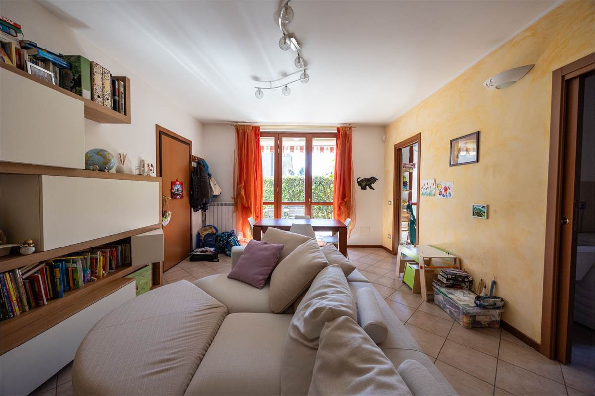 Trilocale con giardino e box doppio