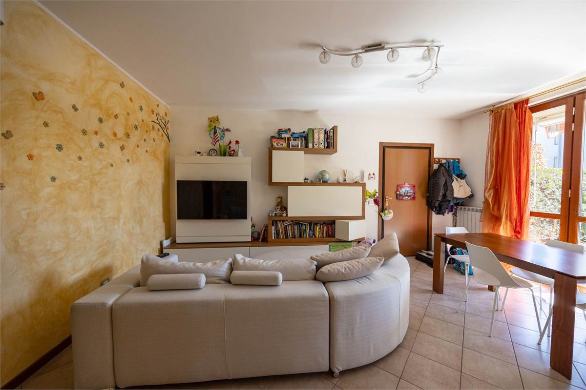 Trilocale con giardino e box doppio