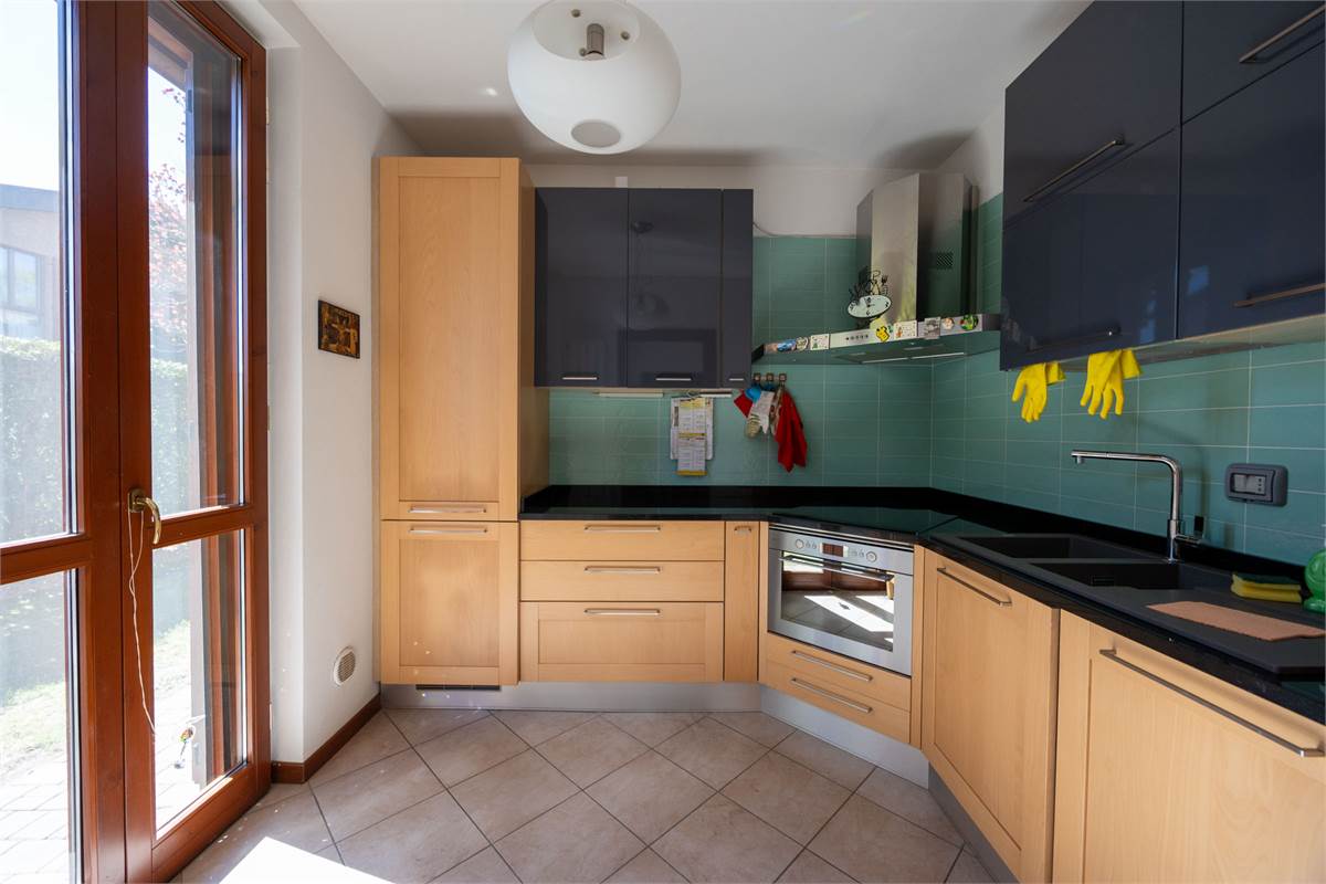 Trilocale con giardino e box doppio