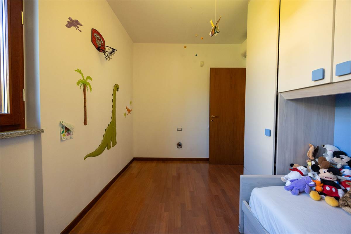 Trilocale con giardino e box doppio