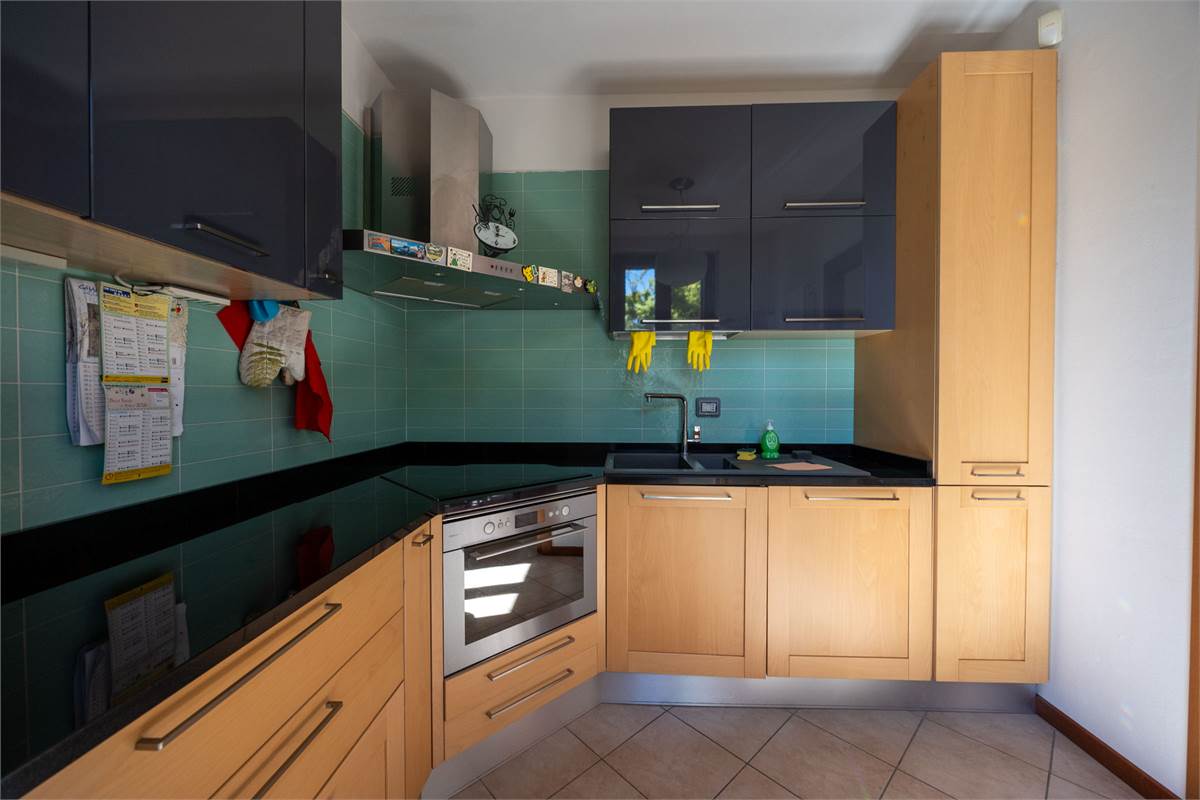 Trilocale con giardino e box doppio