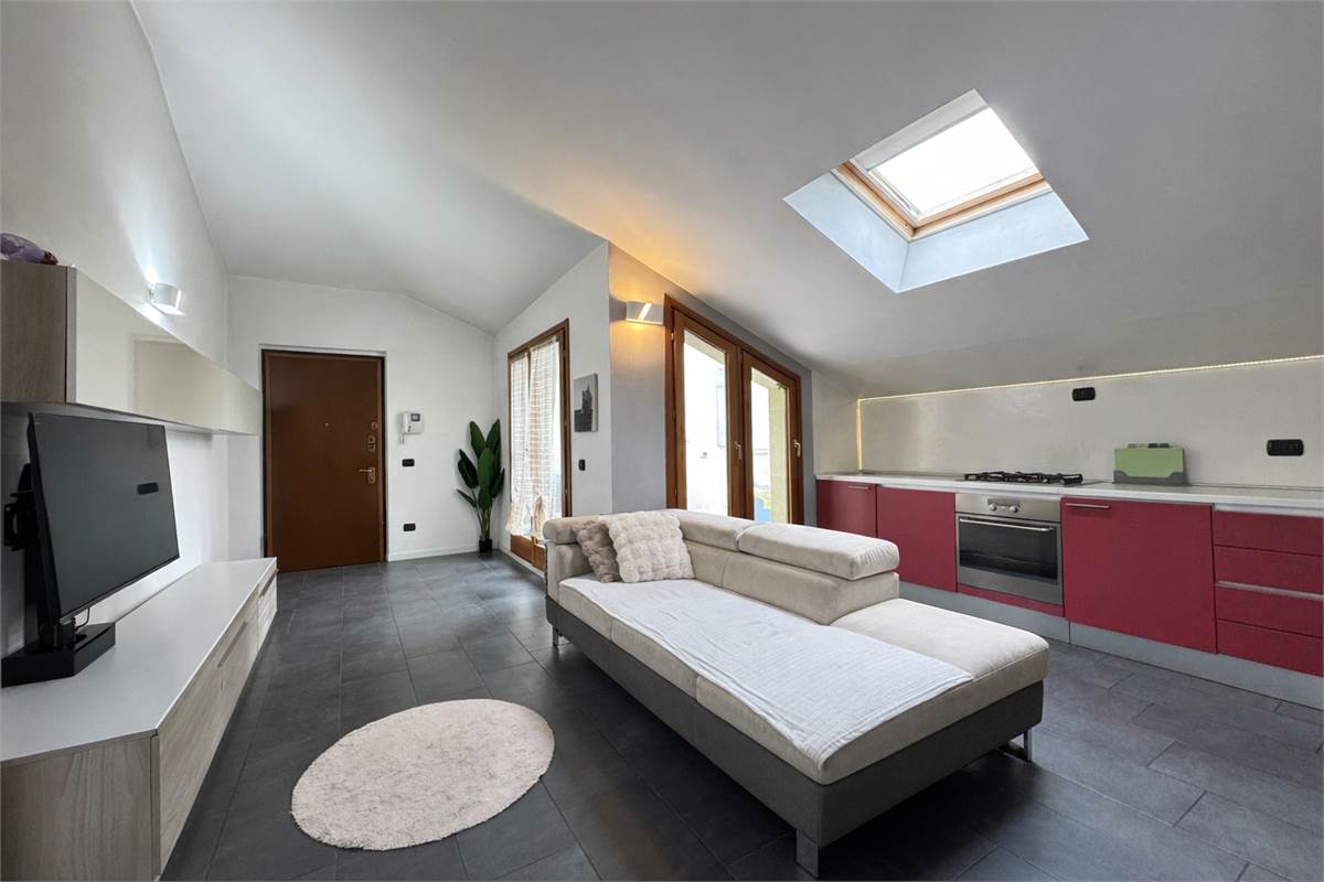 Ampio trilocale con terrazzo e box